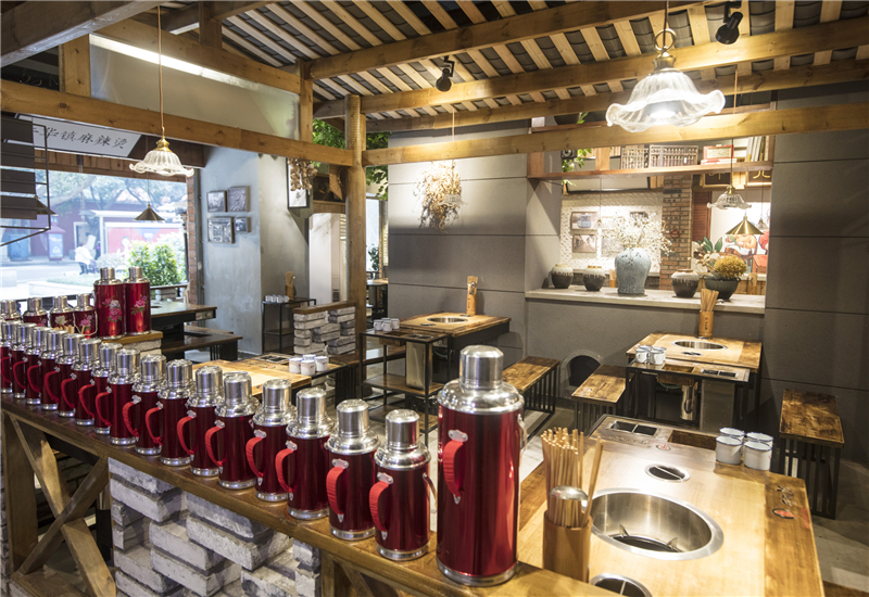 ?加盟砂鍋串串香時(shí)該怎么做